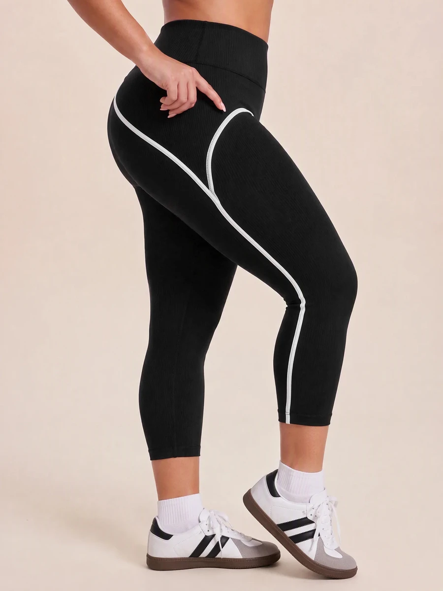 SHEIN Rhythm Era Legging Olahraga Plus dengan Detail Kontras - Hitam - View 1