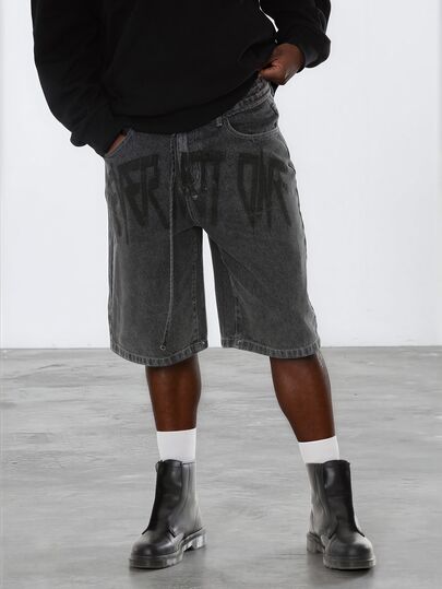 FORM&CHAOS Men's Loose Streetwear Printed Black Washed Denim Shorts