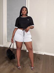 Slaydiva Plus Size Drawstring Contrast Color Short Sleeve Top And Knight Print Shorts 2 Pieces Set - Black - View 6