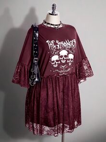 SHEIN ICON 大尺碼女款蕾絲拼接字母骷髏印花休閒哥德風T恤洋裝，適合秋季萬聖節演唱會夜店派對，酒紅色 - 酒紅色 - 查看 1