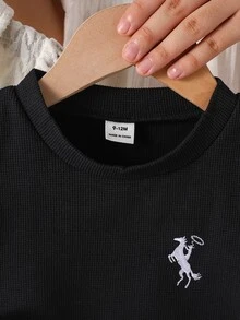 SHEIN 2件組女嬰針織毛衣洋裝，甜美黑白蝴蝶結刺繡、華夫格菱格紋針織、長袖領口設計，適合假日派對與秋季時尚穿搭 - 黑與白 - 查看 7