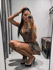Amplova 女款 2 件組 性感前衛紮染掛脖上衣與超低腰裙套裝 - 棕色 - 查看 4