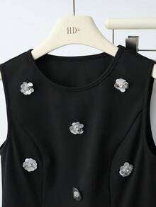 SHEIN Rosurelle Setelan Kasual Dua Potong Wanita: Atasan Camisole Berkerut dengan Detail Tanaman dan Rok Panjang - Hitam dan Putih - View 10