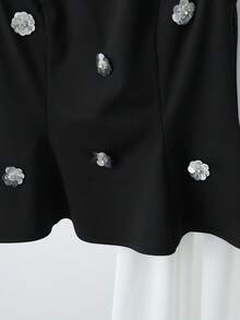 SHEIN Rosurelle Setelan Kasual Dua Potong Wanita: Atasan Camisole Berkerut dengan Detail Tanaman dan Rok Panjang - Hitam dan Putih - View 9