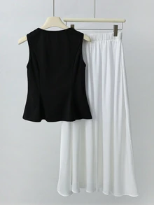 SHEIN Rosurelle Setelan Kasual Dua Potong Wanita: Atasan Camisole Berkerut dengan Detail Tanaman dan Rok Panjang - Hitam dan Putih - View 3