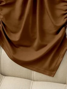 SHEIN Rosurelle Shades Of Brown 夏季優雅派對之夜棕色女款比基尼泳衣 掛脖設計 金色鈕扣細節 抓皺 無袖 不對稱下擺 - 咖啡棕 - 查看 5