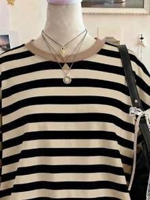 SHEIN EZwear 女士条纹圆领短袖撞色宽松T恤，适合日常通勤、约会、聚会、秋冬夏、圣诞节、新年、感恩节、派对、婚礼、海滩、毕业典礼、时尚、优雅、休闲、外出、约会、预订、通勤、闪亮、情人节、优雅、度假、休闲、Y2K、外出、毕业典礼等场合。 - 彩色 - 查看 5