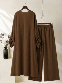 SHEIN LUNE CURVE Setelan 2 Potong untuk Wanita Ukuran Plus: Atasan Lengan Panjang Berkerah V, Kancing Depan, Pita, Tali Serut, dan Celana Panjang Lebar Berlipit, Bahan Linen Imitasi Cokelat Tua. - Coklat - View 8