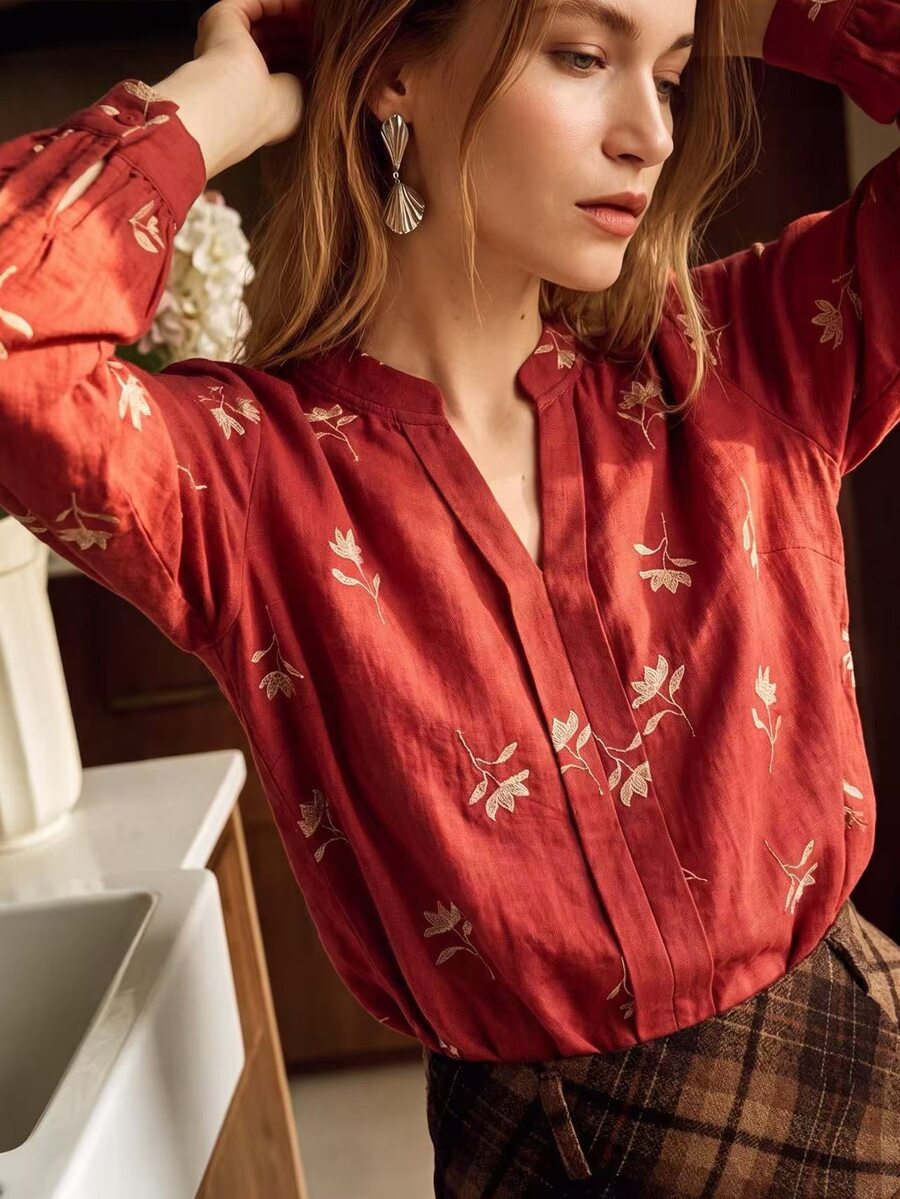 Écloséra 女款春夏優雅V領紅色底金屬色碎花長袖襯衫，適合外出、約會與通勤 - 紅色 - 查看 1