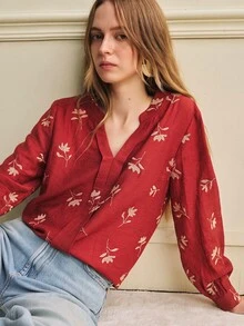 Écloséra Blus Lengan Panjang Wanita Elegan Musim Semi/Panas, Kerah V, Warna Dasar Merah dengan Motif Bunga Kecil Emas, Cocok untuk Jalan-jalan, Kencan, dan Perjalanan Sehari-hari - Merah - View 6