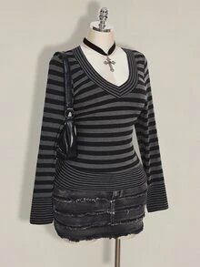 SHEIN CURVE+ 女款大尺碼上衣 22W，秋冬女款大尺碼條紋拼接修身 T 恤 - 黑與白 - 查看 4