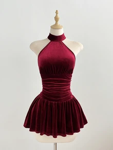Elamini Gaun Beludru Burgundy Model Halter Neck dengan Pinggang Berkerut - Burgundy - View 3