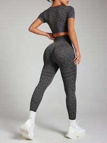 Slayform Slayform Setelan Olahraga Wanita Atasan Lengan Pendek Crop Motif Leopard dan Legging Pinggang Tinggi - Grey - View 1