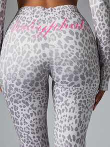 BABYPHAT Celana Legging Model Lebar Pinggang Tinggi Motif Leopard dengan Detail Logo Tulisan, Celana Panjang Elastis, Cocok untuk Pesta Liburan - Grey - View 7
