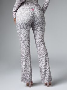 BABYPHAT Celana Legging Model Lebar Pinggang Tinggi Motif Leopard dengan Detail Logo Tulisan, Celana Panjang Elastis, Cocok untuk Pesta Liburan - Grey - View 3