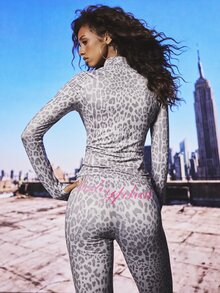 BABYPHAT Celana Legging Model Lebar Pinggang Tinggi Motif Leopard dengan Detail Logo Tulisan, Celana Panjang Elastis, Cocok untuk Pesta Liburan - Grey - View 1