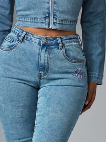 BABYPHAT Celana Jeans Model Flare dengan Logo Bordir Merah Muda dan Detail Mahkota, Pinggang Sedang, Gaya Retro Y2K Denim Bootcut - Medium Wash - View 8