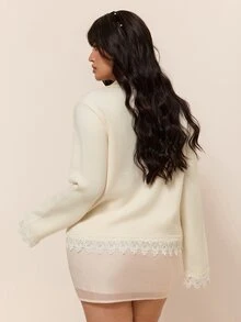 CovetEZ Cardigan Kasual Seksi Ukuran Besar Warna Krem Putih dengan Hiasan Renda untuk Musim Gugur/Dingin - Krem - View 2