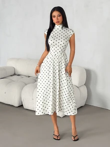 SHEIN PETITE فستان نسائي برقبة عالية وأكمام قصيرة بنقشة نقاط البولكا - أبيض - مشاهدة 5