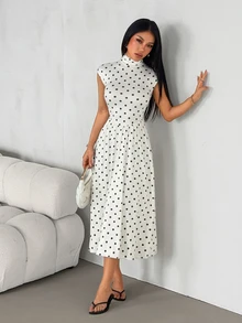 SHEIN PETITE فستان نسائي برقبة عالية وأكمام قصيرة بنقشة نقاط البولكا - أبيض - مشاهدة 6
