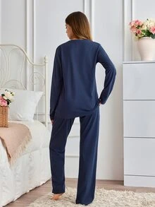 SHEIN طقم بيجامة قطني للنساء بمقاسات كبيرة مكون من قطعتين: ملابس علوية بأكمام طويلة وبنطال مع تصميم قلب متباين - أزرق بحري - مشاهدة 2