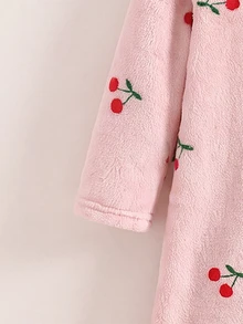 SHEIN KidsYoung 女孩秋冬休閒甜美櫻桃印花保暖內裡加厚雙面珊瑚絨連帽長款家居服睡裙 粉色兒童睡衣 - 淺粉色 - 查看 7