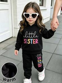 SHEIN Playful Pals 2 件套女婴时尚简约彩色字母印花连帽羊毛衫和字母印花羊毛裤套装，适合秋冬季外出 - 黑色 - 查看 1
