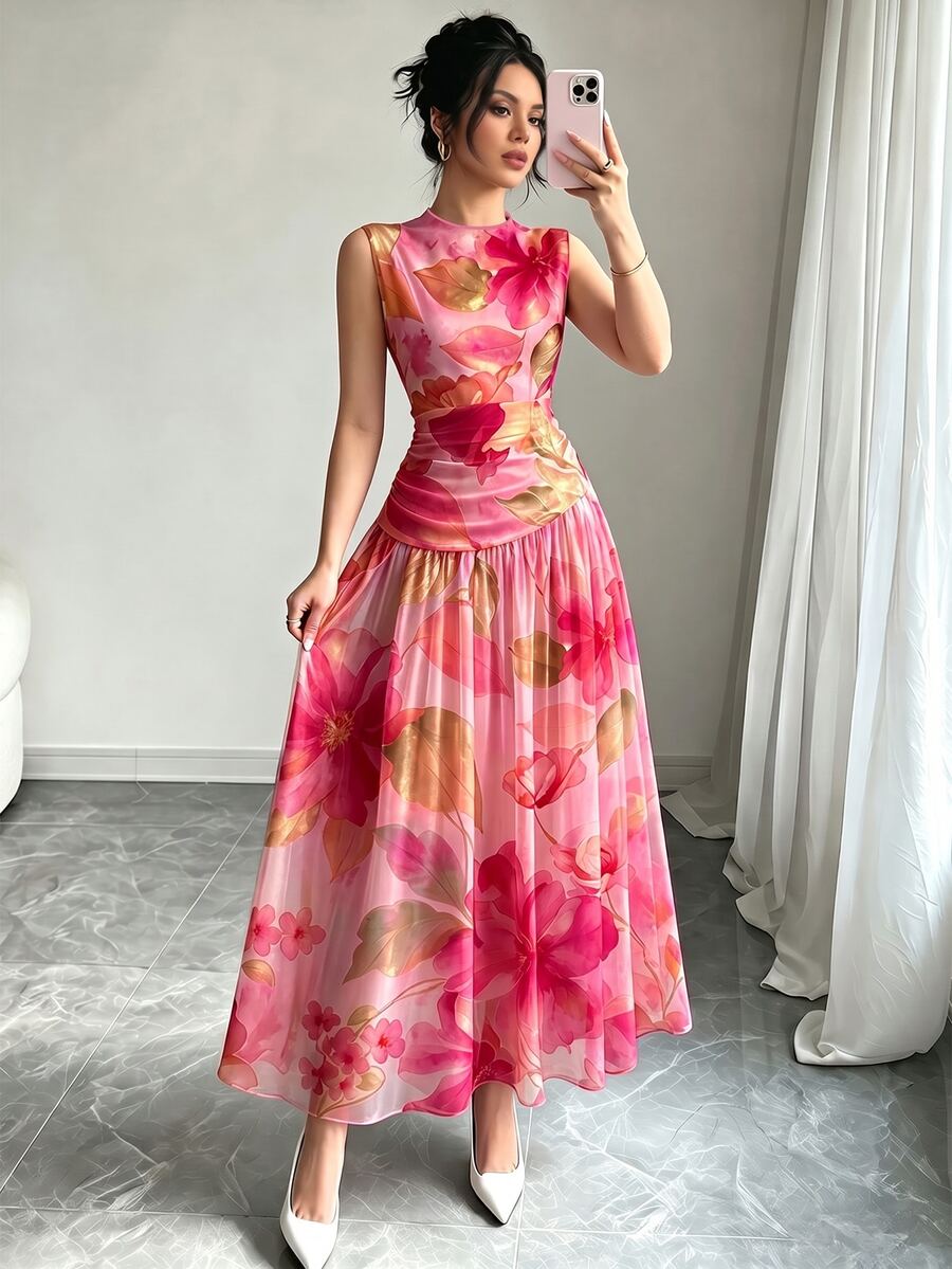 Modelyn 玫瑰紅大花卉植物圖案法式風格女裝，低領無袖收腰長洋裝，腰部百褶設計，花卉圖案淺杏色雪紡洋裝，夏季度假風穿搭，日常優雅服飾 - 彩色 - 查看 1