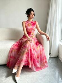 Modelyn 玫瑰紅大花卉植物圖案法式風格女裝，低領無袖收腰長洋裝，腰部百褶設計，花卉圖案淺杏色雪紡洋裝，夏季度假風穿搭，日常優雅服飾 - 彩色 - 查看 4