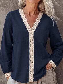 Linhara CURVE Damen-Bluse in großen Größen, lässig-elegant, marineblau, aus reinem Baumwollstoff mit apricotfarbenem Spitzenbesatz an der Knopfleiste, Brusttasche, Langarm, für Brunch und formelle Anlässe - Blau - Übersicht 4