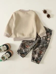 SHEIN 中性嬰兒男/女童 幼兒 2件組秋冬保暖內裡加厚時尚迷彩圖案運動衫套裝，運動衫與迷彩工裝褲，嬰兒冬季服飾，運動服，街頭風 - 卡其色 - 查看 3