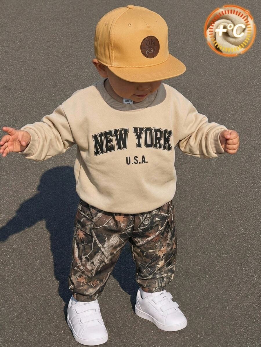 SHEIN 中性嬰兒男/女童 幼兒 2件組秋冬保暖內裡加厚時尚迷彩圖案運動衫套裝，運動衫與迷彩工裝褲，嬰兒冬季服飾，運動服，街頭風