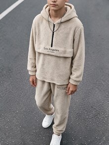 SHEIN 2件組兒童青少年男孩休閒日常百搭舒適毛絨拼接連帽半拉鍊長袖衛衣與寬鬆收口針織褲保暖內裡加厚運動套裝 - 卡其色 - 查看 4