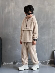 SHEIN 2件組兒童青少年男孩休閒日常百搭舒適毛絨拼接連帽半拉鍊長袖衛衣與寬鬆收口針織褲保暖內裡加厚運動套裝 - 卡其色 - 查看 2