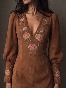 LUMIGAL Gaun Mini Wanita Bahan Suede Berkerah V dengan Motif Cetak dan Potongan Pinggang yang Pas - Rust Brown - View 5