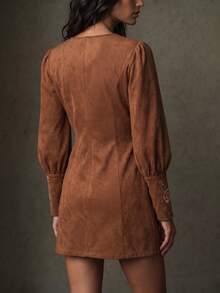 LUMIGAL Gaun Mini Wanita Bahan Suede Berkerah V dengan Motif Cetak dan Potongan Pinggang yang Pas - Rust Brown - View 2