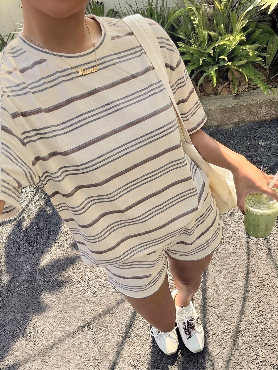 Muchica 女款夏季字母檸檬印花圓領短袖T恤搭配綠白條紋短褲休閒兩件套,適合早午餐 - 彩色 - 查看 1