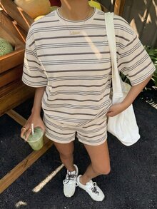 Muchica 女款夏季字母檸檬印花圓領短袖T恤搭配綠白條紋短褲休閒兩件套，適合早午餐 - 彩色 - 查看 3