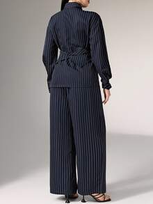 SHEIN Tall CURVE 大尺碼女款海軍藍條紋襯衫與長褲兩件套，秋季休閒商務優雅辦公室俱樂部工作套裝，通勤襯衫套裝 - 彩色 - 查看 2