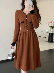 Feyla Gaun Rajut Elegan Wanita dengan Desain Kancing dan Leher Bulat - Khaki - View 4