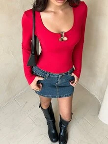 INAWLY تي شيرت نسائي بلون موحد بفتحة مفتاح وياقة مربعة كاجوال بتصميم بسيط وعصري متعدد الاستخدامات بأكمام طويلة - الأحمر - مشاهدة 4