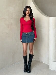 INAWLY تي شيرت نسائي بلون موحد بفتحة مفتاح وياقة مربعة كاجوال بتصميم بسيط وعصري متعدد الاستخدامات بأكمام طويلة - الأحمر - مشاهدة 7