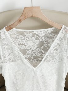 SHEIN Rosurelle 优雅性感连体衣，修身蕾丝连体衣，V领长袖，腰部褶裥设计，百搭通勤连体衣，适合春夏穿着，白色，适合度假和海滩穿着 - 白色 - 查看 6