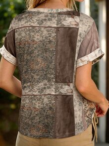 SHEIN LUNE 女款復古花卉印花V領短袖休閒寬鬆上衣，適合日常穿著、工作、旅行與度假 - 彩色 - 查看 2