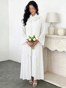 Yasmyna رداء أنيق أسود بنقشة نقاط وقلوب مع وشاح - أبيض - مشاهدة 1