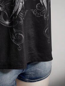 SHEIN ICON Kaos Wanita Ukuran Besar Motif Salib Gotik - Hitam - View 10