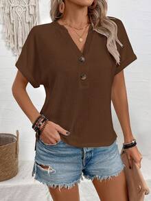 EMERY ROSE Camiseta informal de mujer de manga corta con cuello en V y diseño de botones en unicolor - Marrón - Ver 5