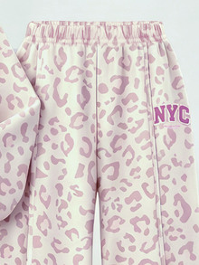 SHEIN 粉色時尚運動風拼色字母 NYC 圖案印花，青少年女孩休閒柔軟舒適寬鬆圓領套頭衛衣與寬腿褲運動服套裝，適合秋冬日常、街頭、新風格、時尚女孩、校園時尚返校，抓絨內裡 - 彩色 - 查看 3