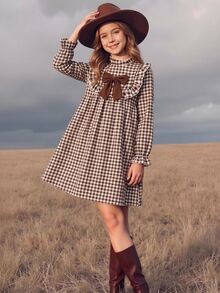 SHEIN Vintaside Kids 女童復古棕色格紋長袖洋裝，兒童休閒派對生日公主裙，大蝴蝶結與荷葉邊飾邊，寬鬆版型，優雅大方 - 棕色 - 查看 3