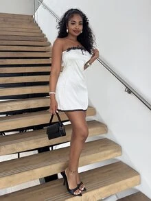 Alexandranx 女士无肩带迷你连衣裙，蕾丝拼接蝴蝶结设计，收腰修身剪裁，缎面面料，适合派对、宴会、鸡尾酒会、约会等场合。 - 香檳色 - 查看 4